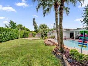 680 NW 100th Ln, Coral Springs FL 33071