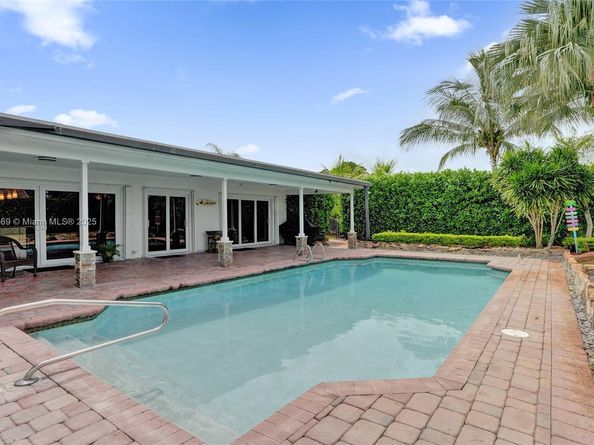 680 NW 100th Ln, Coral Springs FL 33071