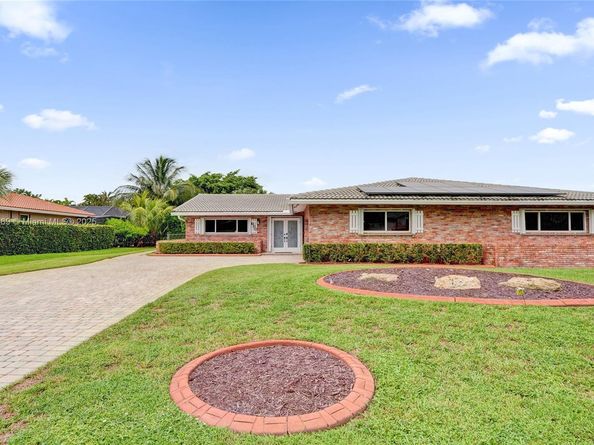 680 NW 100th Ln, Coral Springs FL 33071