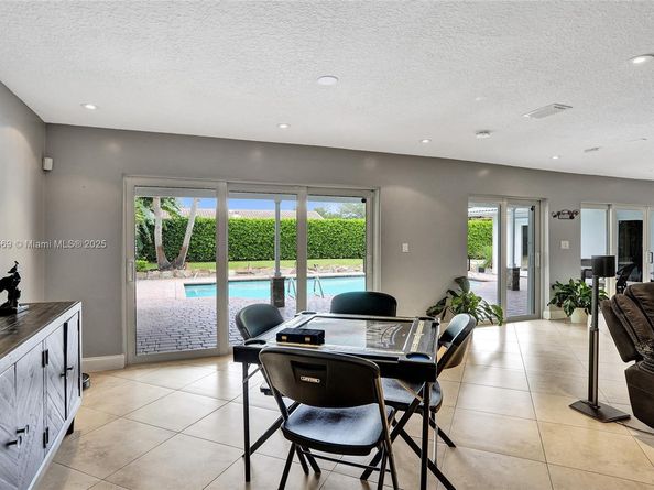 680 NW 100th Ln, Coral Springs FL 33071