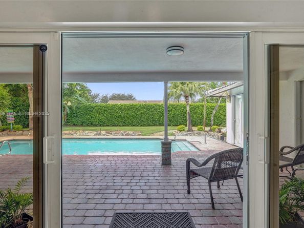 680 NW 100th Ln, Coral Springs FL 33071