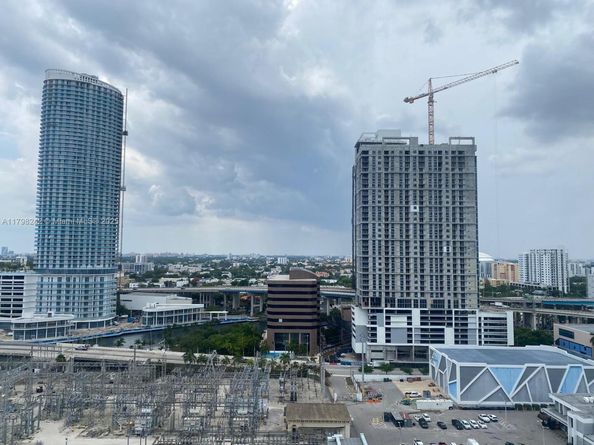 90 SW 3rd St 1909, Miami FL 33130