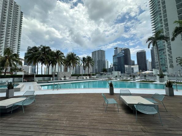 90 SW 3rd St 1909, Miami FL 33130