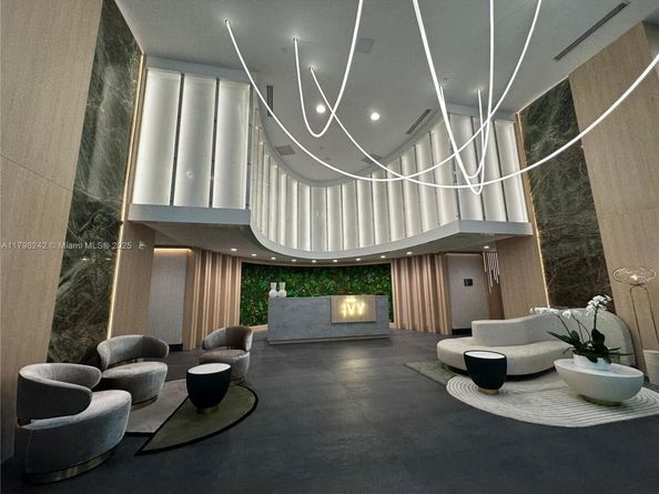 90 SW 3rd St 1909, Miami FL 33130
