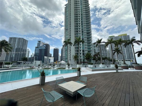 90 SW 3rd St 1909, Miami FL 33130