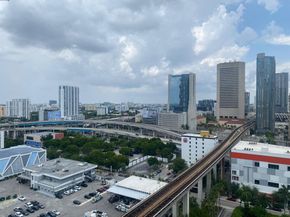 90 SW 3rd St 1909, Miami FL 33130