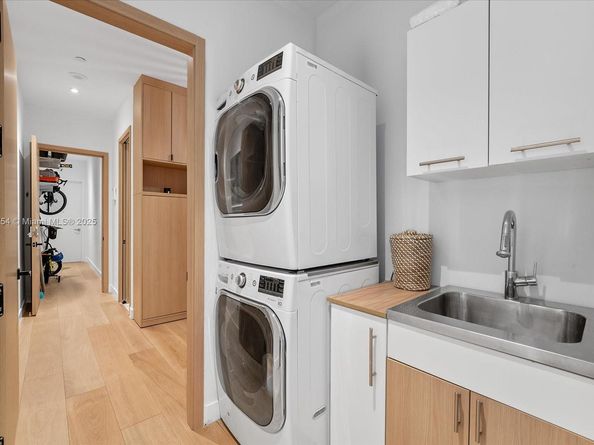 900 Brickell Key Blvd 1604, Miami FL 33131