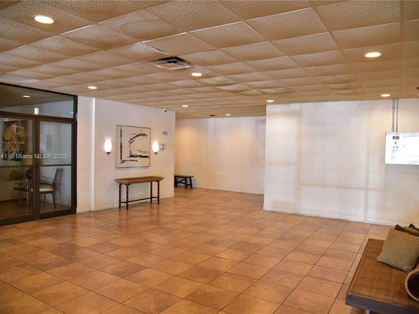 6900 Bay Dr 9D, Miami Beach FL 33141