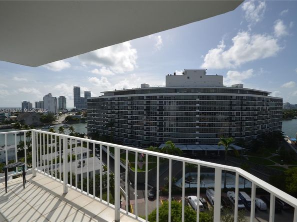 6900 Bay Dr 9D, Miami Beach FL 33141