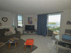 6900 Bay Dr 9D, Miami Beach FL 33141