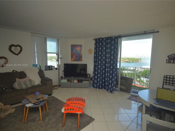 6900 Bay Dr 9D, Miami Beach FL 33141