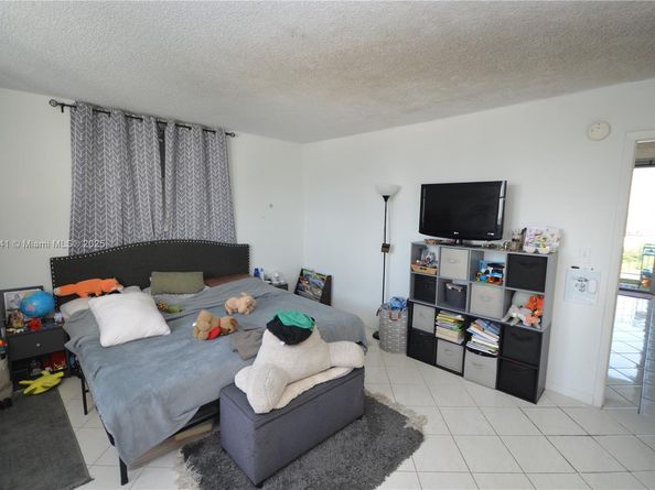 6900 Bay Dr 9D, Miami Beach FL 33141