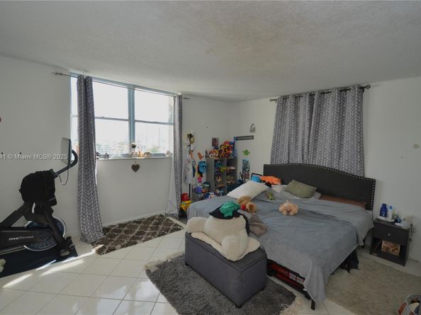 6900 Bay Dr 9D, Miami Beach FL 33141