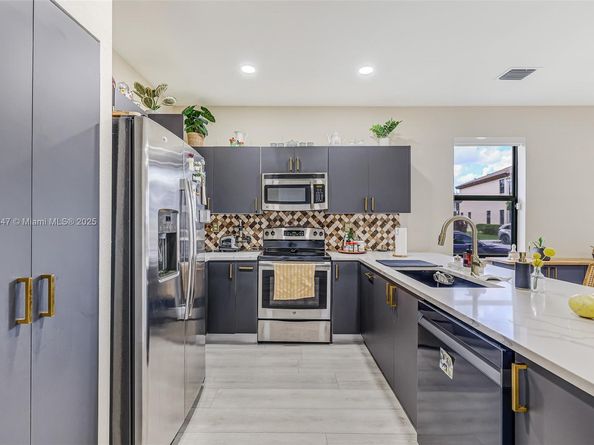 15097 SW 115th St, Miami FL 33196