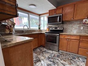 221 NE 24th St, Pompano Beach FL 33064