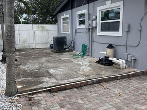 221 NE 24th St, Pompano Beach FL 33064