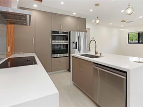 1620 Mckinley St, Hollywood FL 33020