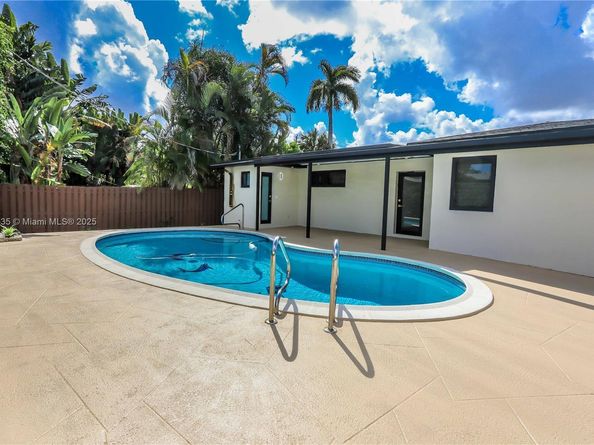 1620 Mckinley St, Hollywood FL 33020