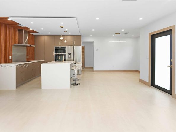 1620 Mckinley St, Hollywood FL 33020