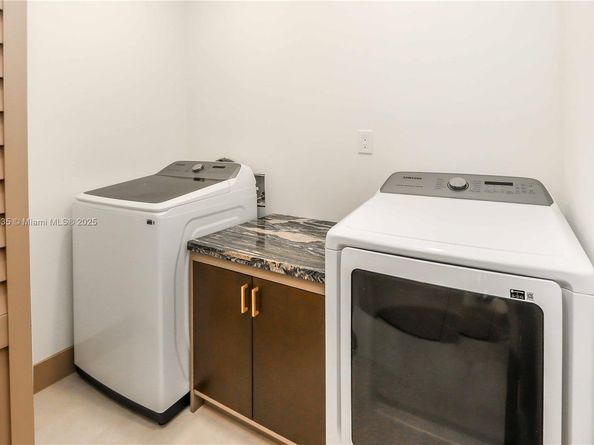 1620 Mckinley St, Hollywood FL 33020