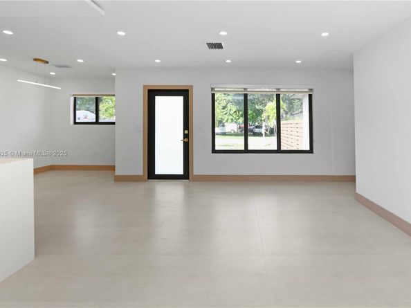 1620 Mckinley St, Hollywood FL 33020