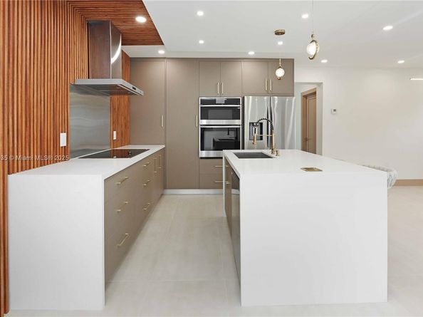 1620 Mckinley St, Hollywood FL 33020