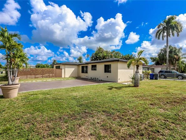 1620 Mckinley St, Hollywood FL 33020