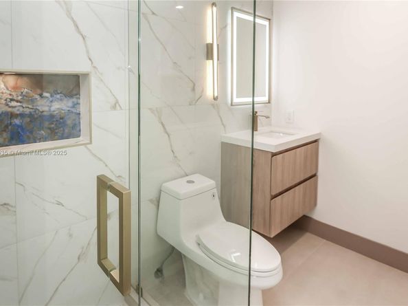 1620 Mckinley St, Hollywood FL 33020