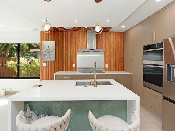 1620 Mckinley St, Hollywood FL 33020