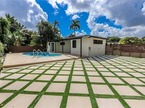 1620 Mckinley St, Hollywood FL 33020