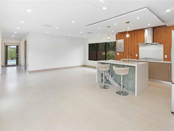 1620 Mckinley St, Hollywood FL 33020