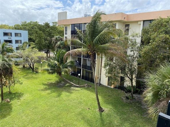 650 NE 149th St 407A, Miami FL 33161