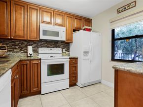 2941 N Nob Hill Rd 208, Sunrise FL 33322