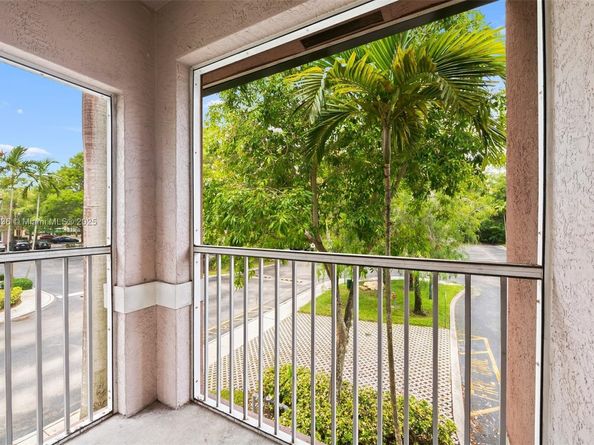 6722 W Sample Rd 6722, Coral Springs FL 33067
