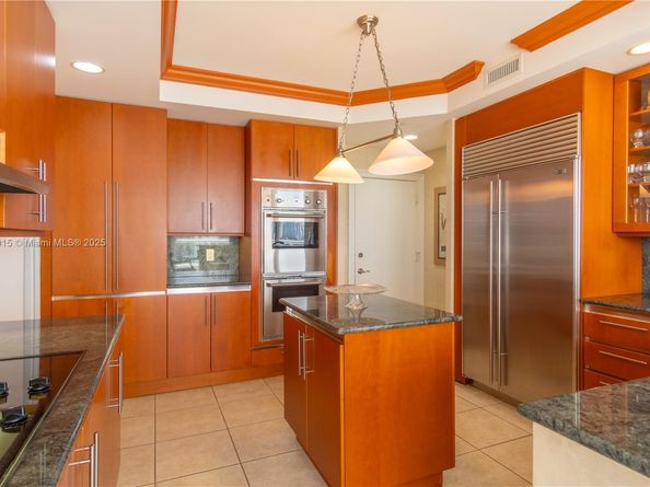 21050 Point Pl 2203, Aventura FL 33180