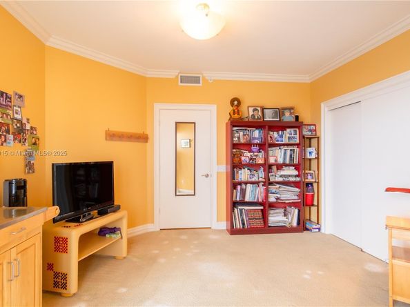 21050 Point Pl 2203, Aventura FL 33180