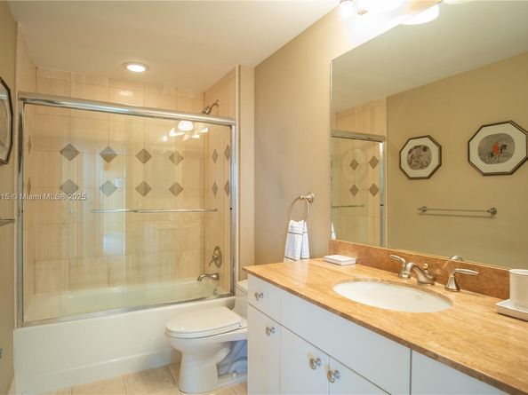 21050 Point Pl 2203, Aventura FL 33180