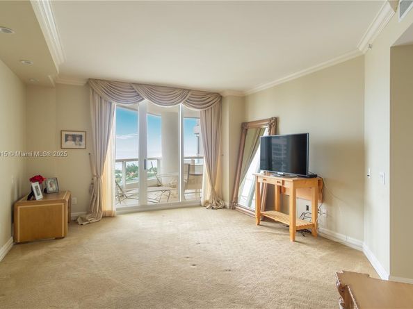 21050 Point Pl 2203, Aventura FL 33180