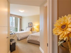 21050 Point Pl 2203, Aventura FL 33180