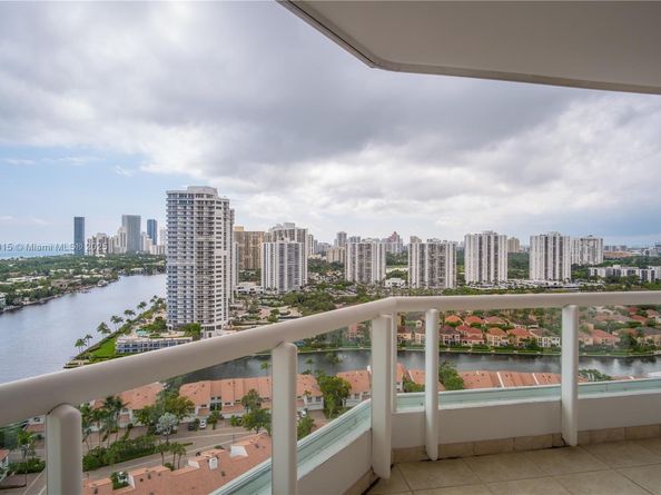 21050 Point Pl 2203, Aventura FL 33180