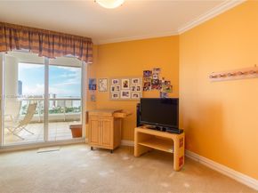 21050 Point Pl 2203, Aventura FL 33180