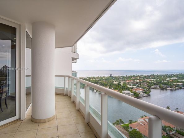 21050 Point Pl 2203, Aventura FL 33180