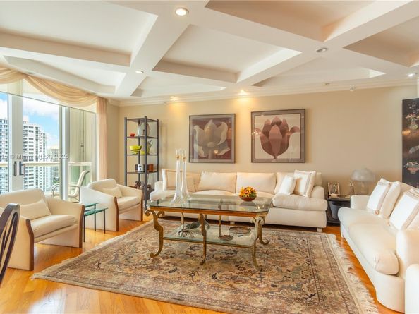 21050 Point Pl 2203, Aventura FL 33180