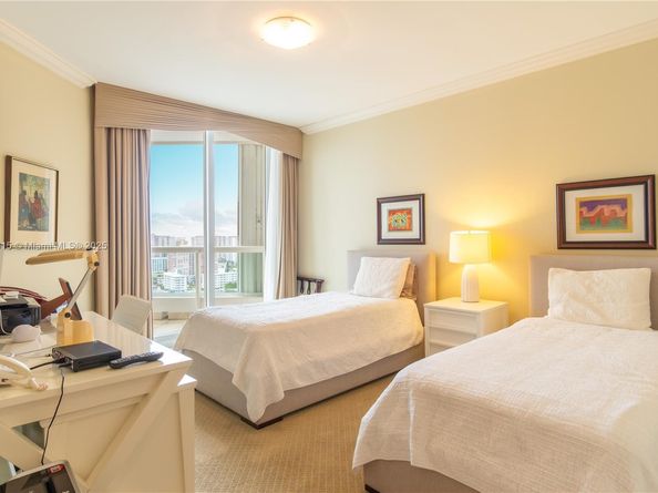 21050 Point Pl 2203, Aventura FL 33180