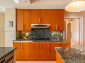 21050 Point Pl 2203, Aventura FL 33180