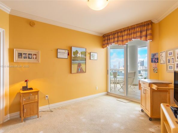 21050 Point Pl 2203, Aventura FL 33180