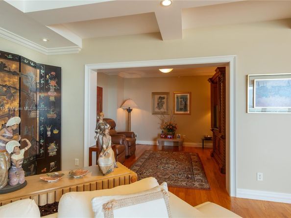 21050 Point Pl 2203, Aventura FL 33180