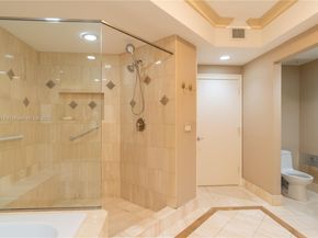 21050 Point Pl 2203, Aventura FL 33180