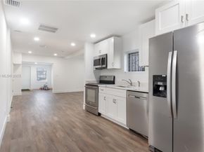 223 SW 1st Ct, Pompano Beach FL 33060