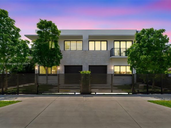 3132 Plaza St, Miami FL 33133